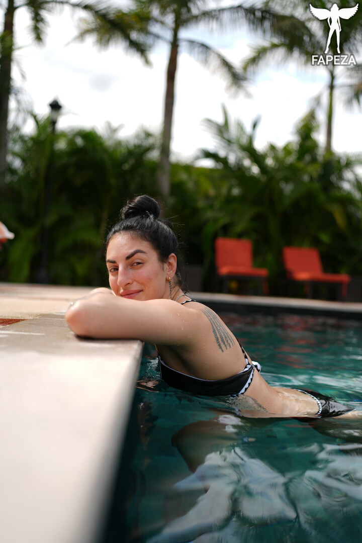 Sonya Deville